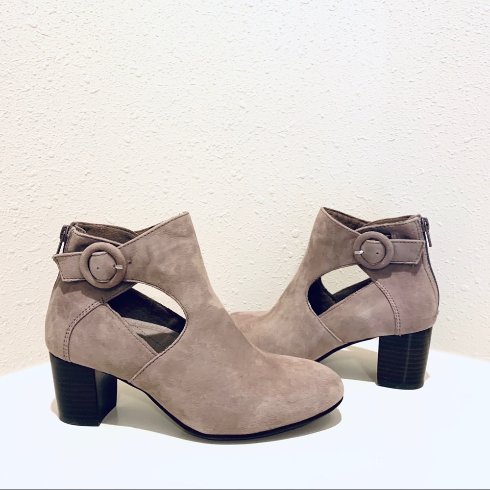 Earth Taupe Suede Women’s Heels Ankle Booties Size 7 NWT